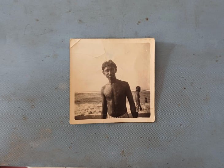 A picture of the days of the youth of Jageshwar Prasad Awadhiya.