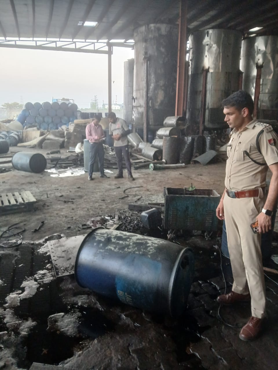झज्जर में तारकोल फैक्ट्री में ब्लास्ट, 5 झुलसे:  तीन की हालत गंभीर, पुलिस जांच में जुटी, घायलों का इलाज रोहतक पीजीआई में जारी – Jhajjar News