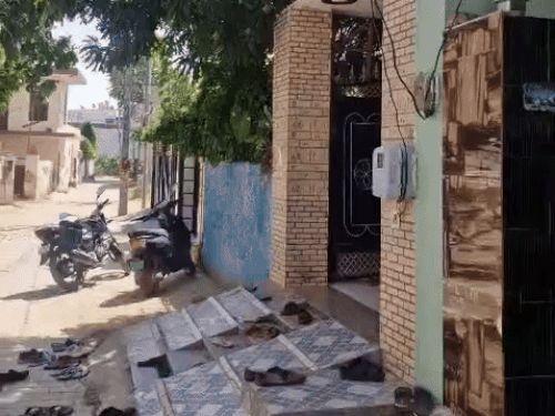 सचिन ने उसी घर व उसी कमरे में सुसाइड किया, जहां उसकी पत्नी ने करीब 25 दिन पहले आत्महत्या की थी।