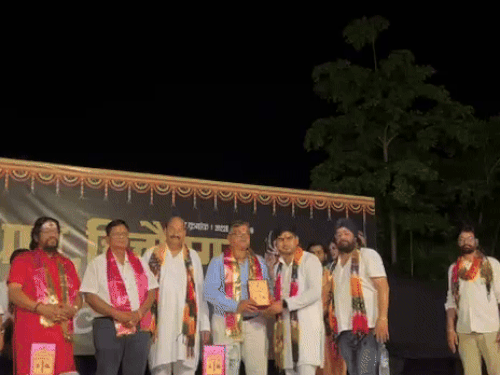 श्री हजारेश्वर महादेव मंदिर के महंत चंद्र भारती जी महाराज ने किया उद्घाटन।