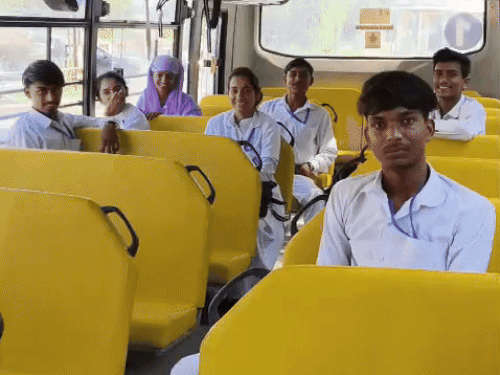 बच्चे भी हुए परेशान।