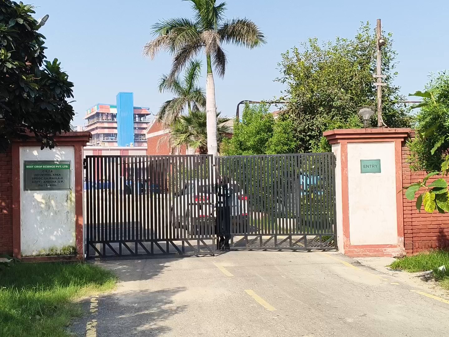 Sadm Building SDM said- I screamed and then the guard opened the door.