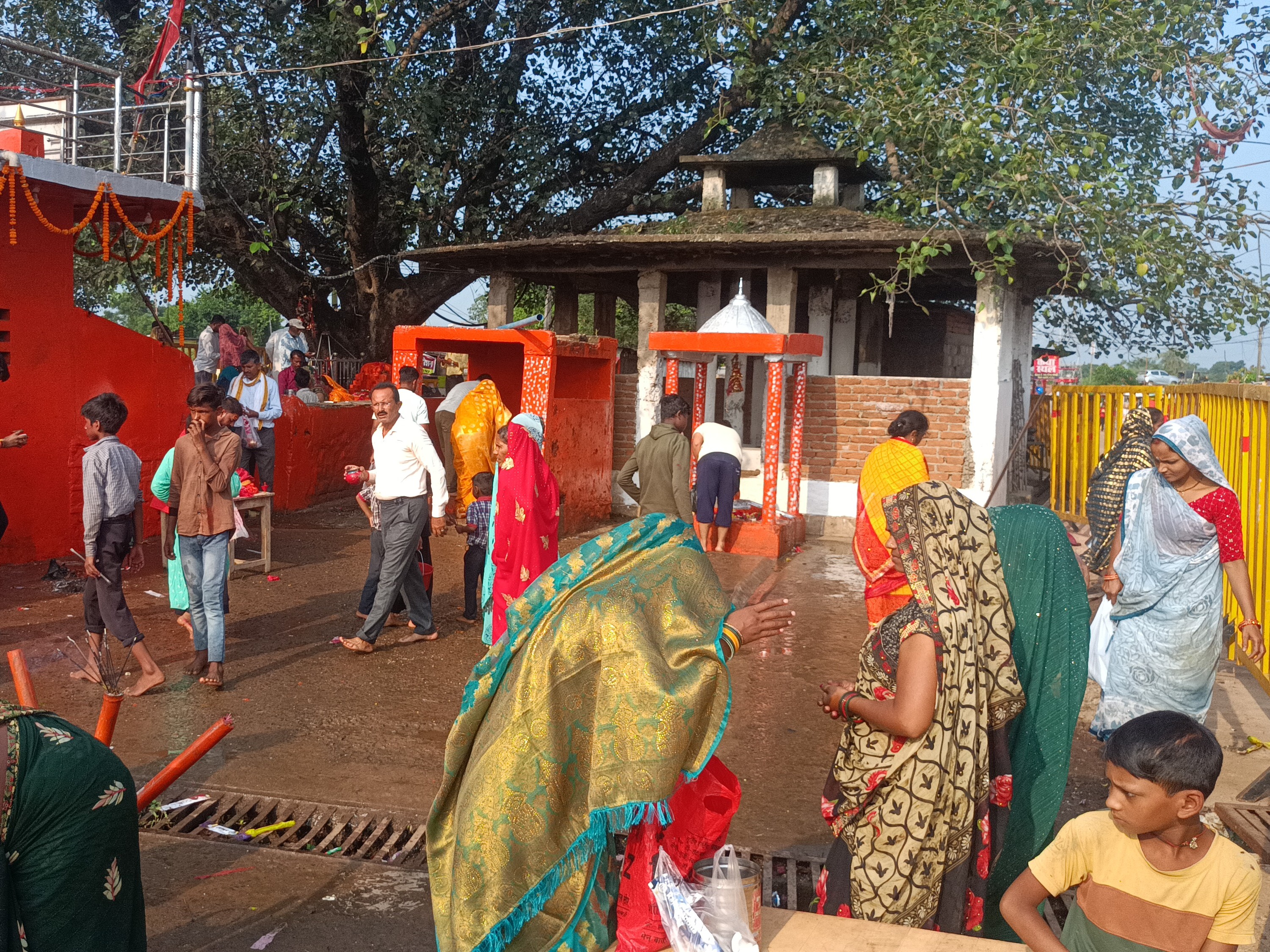 Devipur Mother appeared from the flame in Devipur of Naigarhi | नईगढ़ी के ...