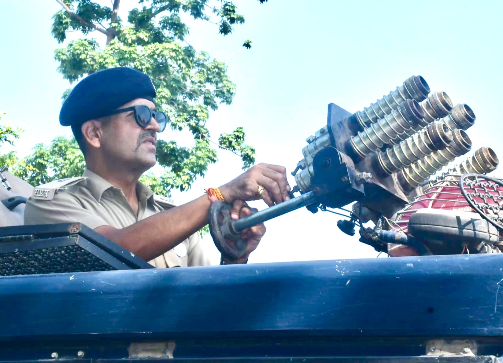 अतिरिक्त पुलिस अधीक्षक डॉक्टर प्रशांत चौबे ने भी ड्रिल में वाटर कैनन पर मोर्चा संभाला