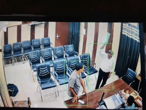 हेड मास्टर अचानक आगे बढ़े और फाइल बीएसए की मेज पर पटक दी। कमर से बेल्ट बाहर निकाली।