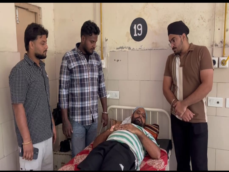 अमृतसर मे युवक पर तेजधार हथियारों से हमला:  हमलावर CCTV में कैद, पुलिस पर कार्रवाई न करने का आरोप – Amritsar News