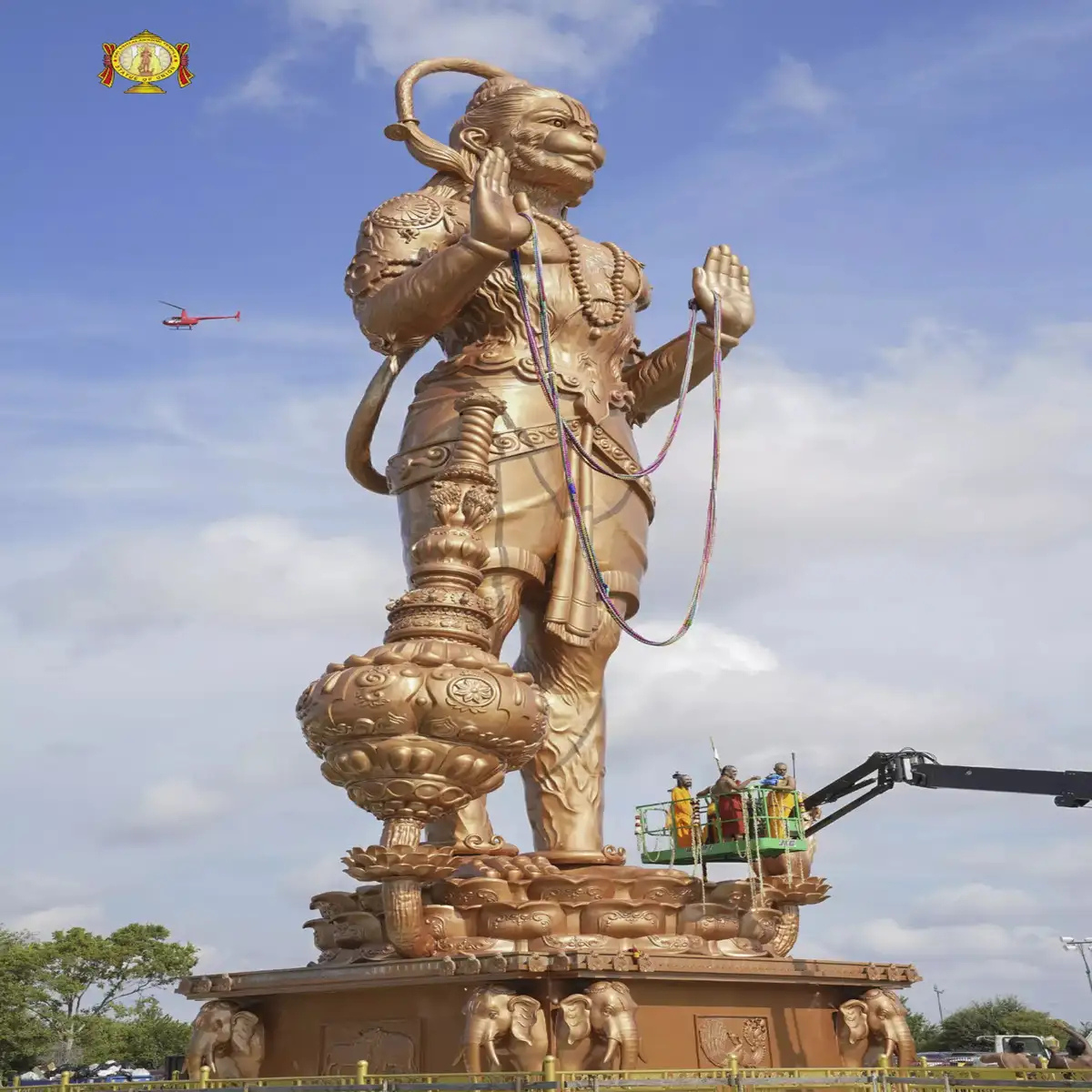 इस मूर्ति को बनाने का विचार श्री चिन्मय जेयर स्वामीजी का था। इसे स्थानीय हिंदू समुदाय के सहयोग से बनाया गया।