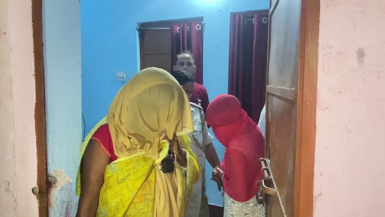 गिरिडीह में सेक्स रैकेट का भंडाफोड़, 4 महिलाएं हिरासत में:  किराये के मकान में चल रहा था धंधा, आपत्तिजनक सामग्री और दवाइयां बरामद – Giridih News