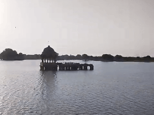 आने वाले दिनों बरसात के होने की संभावना नहीं है।