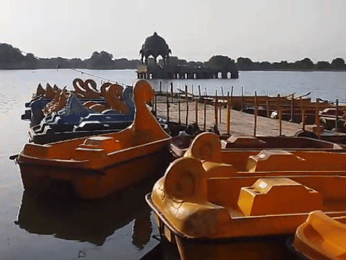 दोपहर में बढ़ने लगा गर्मी का असर।