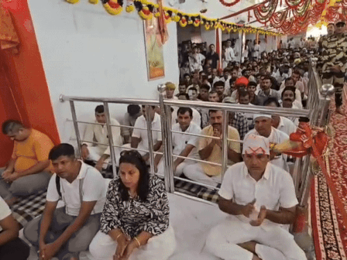 नवरात्र में तनोट माता मंदिर में भक्तों की उमड़ी भीड़।
