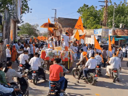 शोभायात्रा में सजी मेजर दलपतसिंह देवली की झांकी