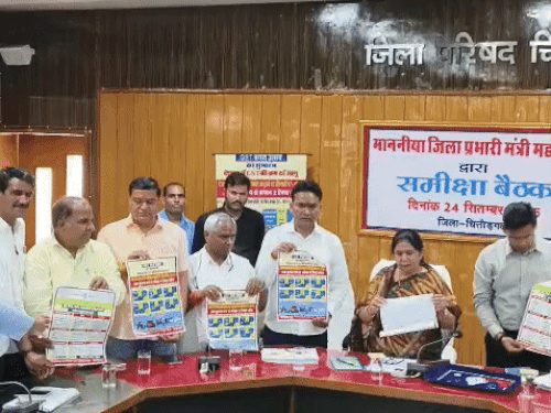 जीएसटी बचत उत्सव से संबंधित पोस्टर का विमोचन भी किया।