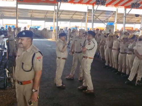 सभा स्थल पर 3 डोम बनाए गए हैं। सुरक्षा के लिए पुलिस का जाब्ता तैनात किया गया है।