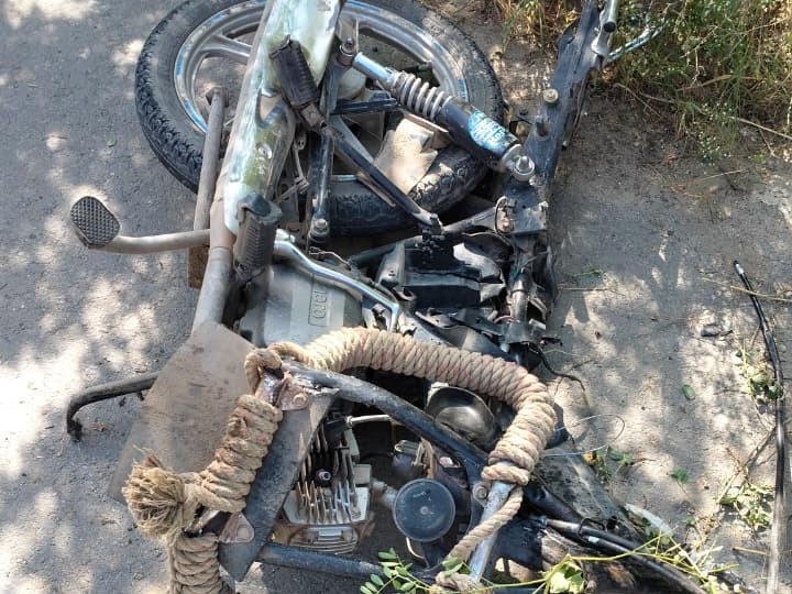दर्घटना में क्षतिग्रस्त बाइक