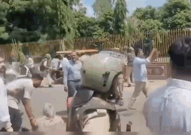 पुलिस कार्रवाई में कुछ लोग चोटिल हुए।