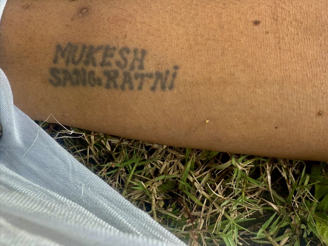 हाथ पर बने टैटू से हुई पहचान।