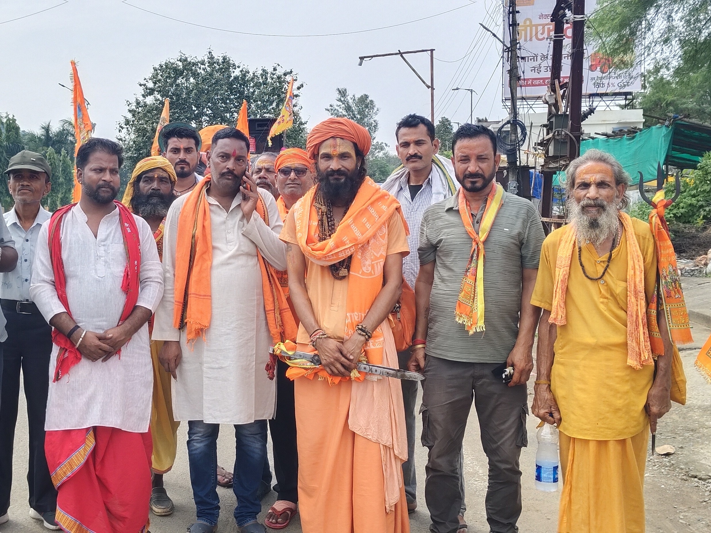 Padyatra from Sitamarhi to Raipur for cow protection | गौ रक्षा के लिए सीतामढ़ी से रायपुर तक पदयात्रा: स्वामी रामचंद्र शरण महाराज CM साय से करेंगे मुलाकात, गौ संरक्षण पर होगी चर्चा - Manendragarh-Chirmiri-Bharatpur News 1 747691d0 9e4c 4e6f ad06 a1a470845edd 1758700671658