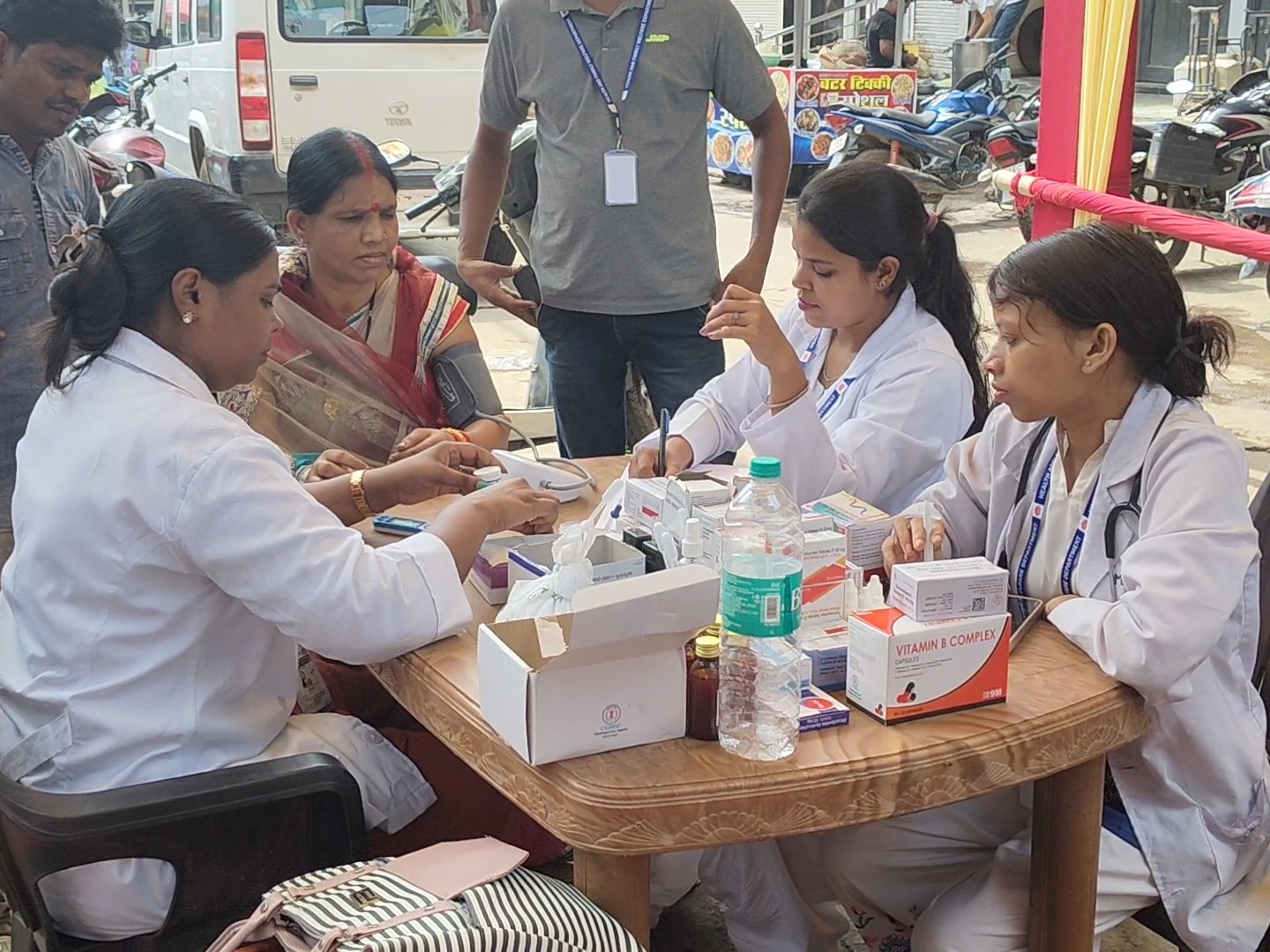 Special initiative for women during Navratri | नवरात्र में महिलाओं के लिए खास पहल: मनेंद्रगढ़ में मंदिर प्रांगण में स्वास्थ्य शिविर, बीपी, शुगर, हीमोग्लोबिन की जा रही जांच - Manendragarh-Chirmiri-Bharatpur News 2 89d37f70 64e5 4228 a414 e2638bca99d3 1758711509035