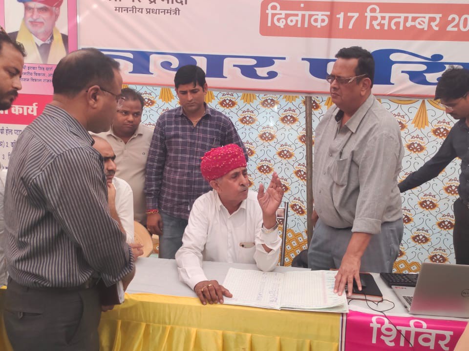 सांसद ने सभी विभागों के अधिकारियों से कार्य प्रगति की जानकारी ली।