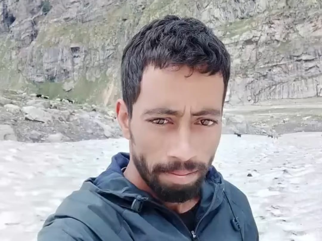 मंडी में सड़क मरम्मत के दौरान JCB ड्राइवर की मौत:  मलबा हटाने के दौरान फिसली मशीन, 50 मीटर नीचे गिरी, पुलिस बोली- उसी का लापरवाही – Mandi (Himachal Pradesh) News