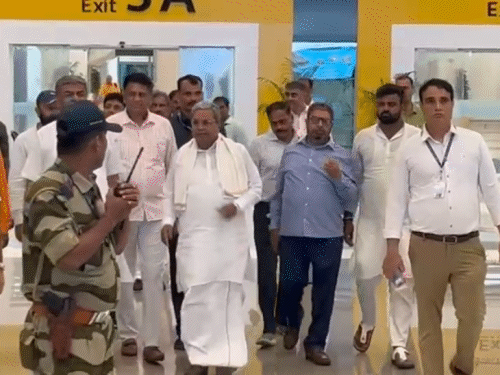कर्नाटक CM सिद्धारमैया बुधवार सुबह पटना पहुंचे हैं।