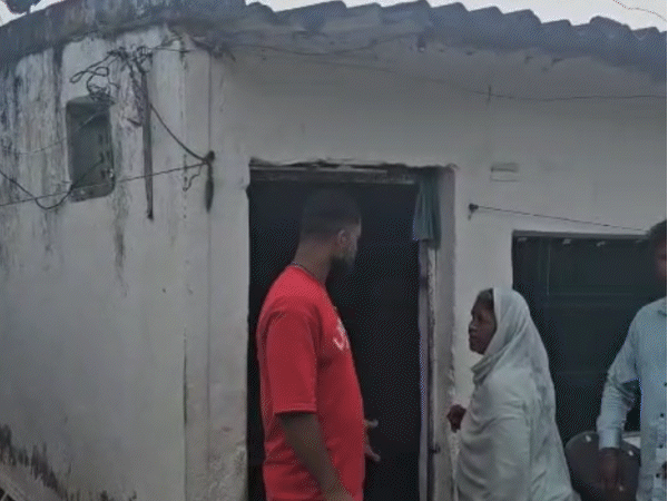 यासीन खान के परिवार की हालत बहुत खराब चल रही है। उसेद का डायलिसिस भी हो चुका है।