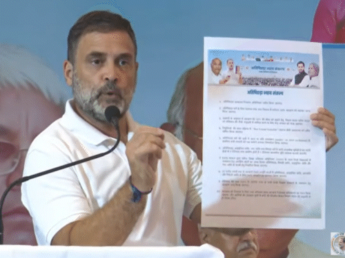 प्रेस कॉन्फ्रेंस के दौरान राहुल ने अति पिछड़ा न्याय संकल्प योजना के सभी पॉइंट गिनाए।