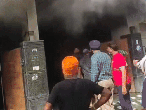 The people present on the spot trying to control the fire.