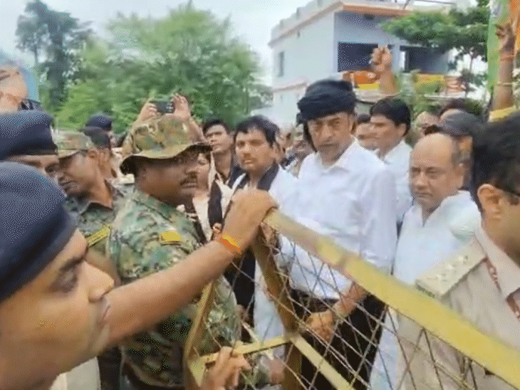 कांग्रेस कार्यकर्ता सीएम को काले झंडे दिखाकर प्रदर्शन करने वाले थे।