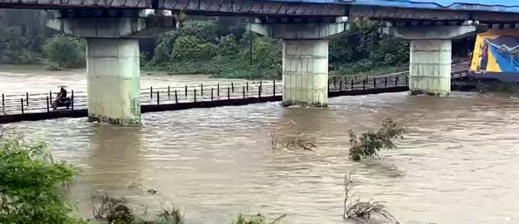 डैम का गेट खोलने से केलो नदी का जलस्तर बढ़ गया है।