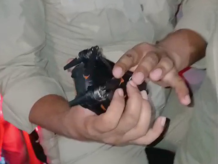 आजमगढ़ के कप्तानगंज में एक दिन पुलिस ने बरामद किया था ड्रोन।