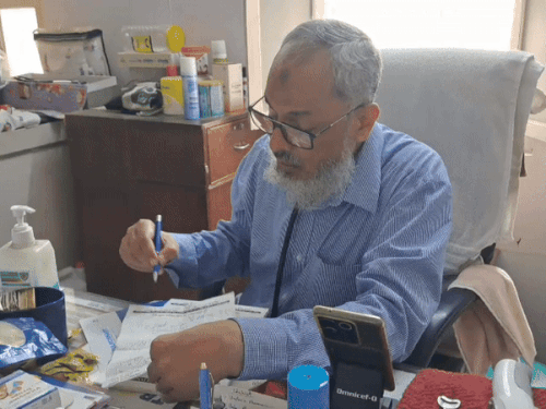डॉ अहमदुल्ला अंसारी ने बताया -परिजनों को रखना होगा साफ-सफाई पर ध्यान।