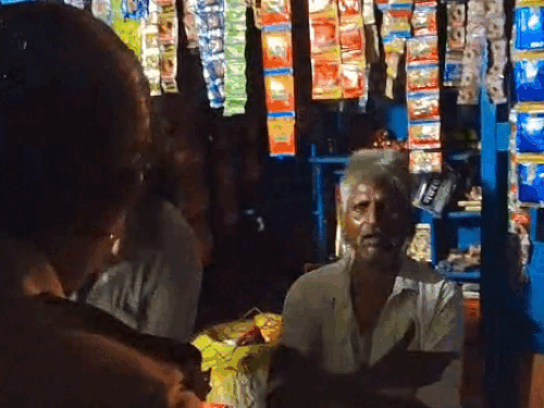 सूचना के बाद मौके पर पहुंची पुलिस को पीड़ित ने पूरे मामले की जानकारी दी।