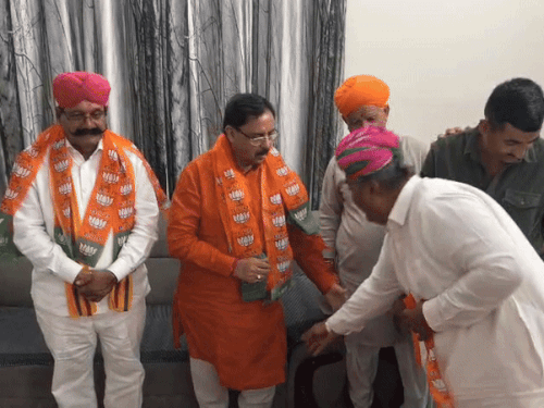 इस मौके पर जैसलमेर विधायक छोटू सिंह भाटी व जिलाध्यक्ष दलपत राम मेघवाल भी मौजूद रहे।