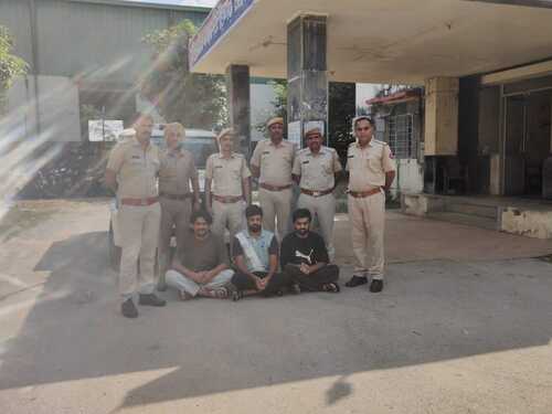 तीनों ने मुख्य आरोपियों की थी मदद।
