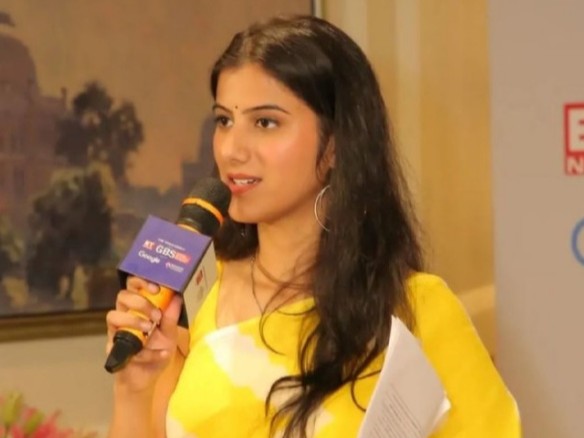 दिल्ली की मशहूर मॉडल व एंकर चारू शर्मा आएंगी दैनिक भास्कर के गरबा महोत्सव में। शहरवासियों संग खेलेगी गरबा। - Dainik Bhaskar