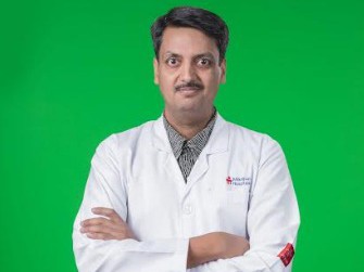 लैप्रोस्कोपिक एवं रोबोटिक सर्जन डॉ. प्रशांत गर्ग के नेतृत्व में दूरबीन विधि से गालब्लेडर का ऑपरेशन किया गया। स्थिति में सुधार आने के बाद हृदय रोग विशेषज्ञ डॉ. हिमांशु गुप्ता ने कोरोनरी एंजियोग्राफी कर हार्ट की नस में स्टेंट डाला।