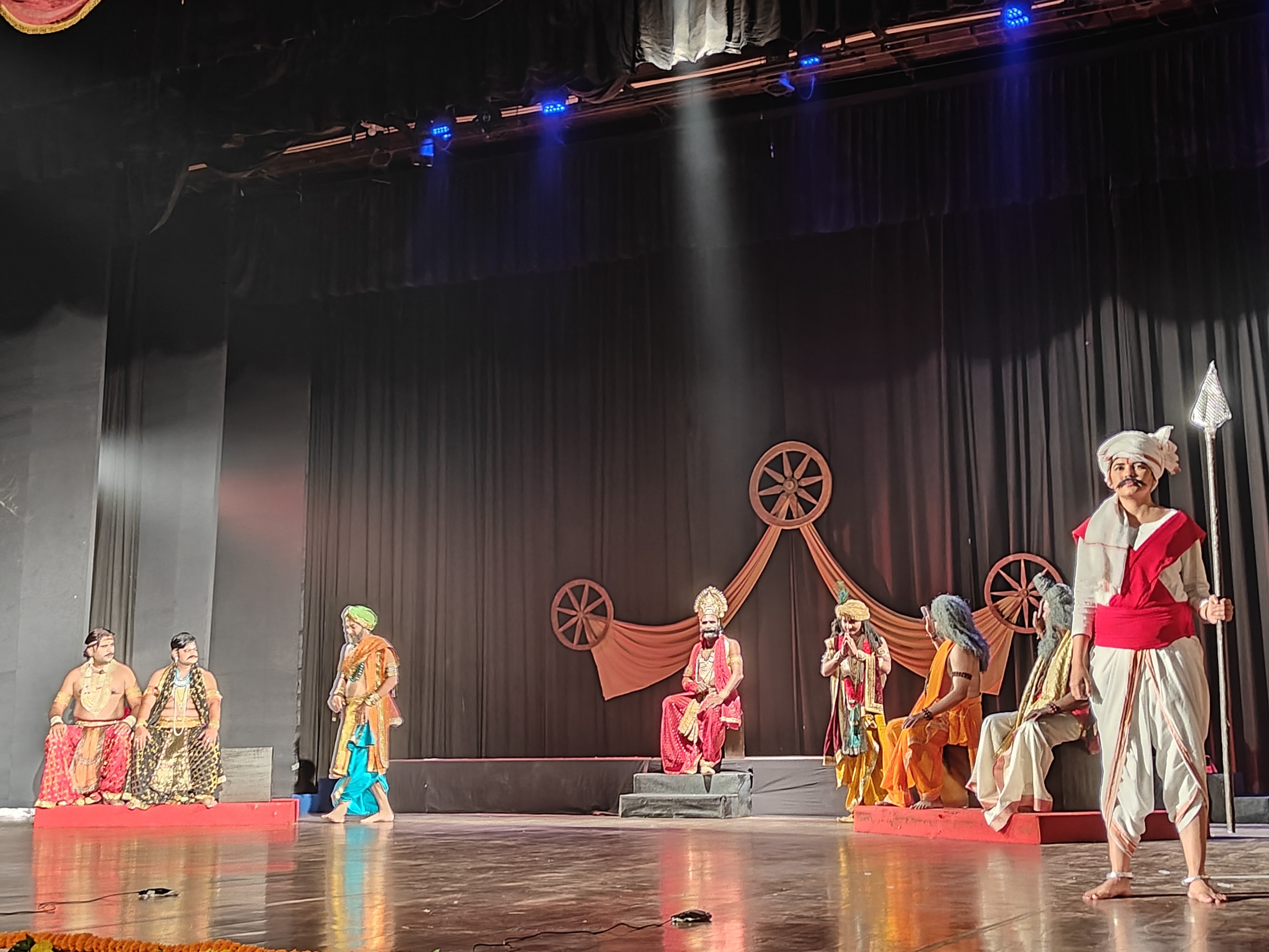Rashmirathi drama staged in Lucknow