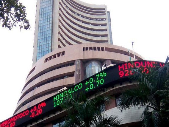 निफ्टी 166 अंक गिरकर, 24,900 के नीचे आया; IT, रियल्टी और फार्मा शेयर्स आज टूटे|बिजनेस,Business - Dainik Bhaskar