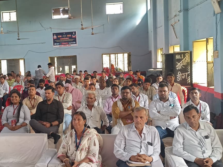 कार्यक्रम में मौजूद रहे लाभार्थी।