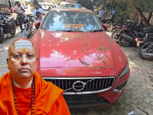 Police seized Chaitanyanand's Volvo car from the basement of Sri Sharda Institute, which had a fake diplomatic number plate. - Dainik Bhaskar