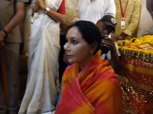 Many leaders including former Chief Minister Vasundhara Raje have reached Banswara to attend the PM's program. Among them, Dia Kumari, Vasundhara Raje and Premchand Bairwa also came to visit Tripura Sundari.