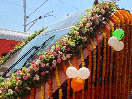 PM Modi will also start Jodhpur-Delhi Cantt Saffron Vande India today. According to the information, booking of tickets of this train has started.
