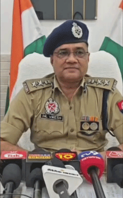 निळ्या ड्रमवाली मुस्कान नवरात्रीचा उपवास करतेय: मेरठ तुरुंगात पूजा पाठ; साहिलनेही केला उपवास चौधरी चरण सिंह जिल्हा कारागृहाचे तुरुंग अधीक्षक विरेशे राज शर्मा म्हणाले - उपवास करणाऱ्यांना तुरुंग प्रशासनाकडून नियमित आहार मिळतो.