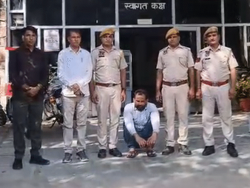 पुलिस की गिरफ्त में आरोपी।