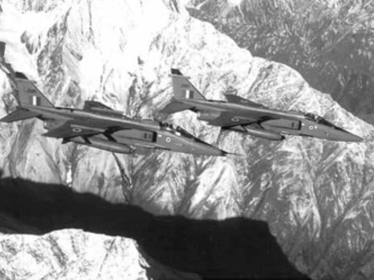 26 May 1999: Important role in Operation 'White Sea' in Kargil War. Carred 550 attacks. More than 450 air patrolling on the border.