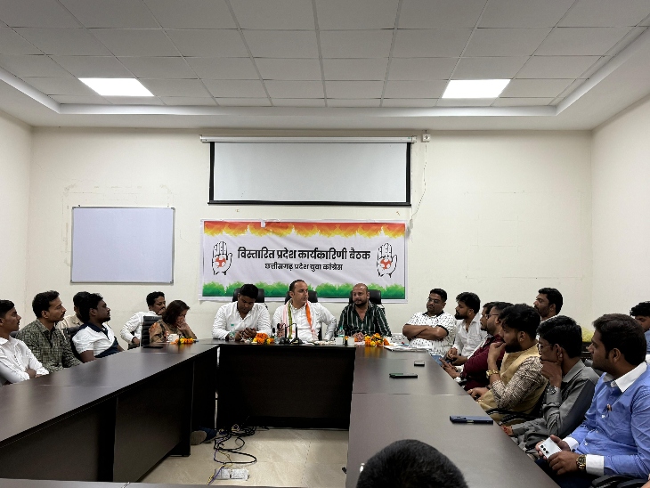 अमित पठानिया ने बुधवार को युवा कांग्रेस की टीम के साथ बैठक की थी।