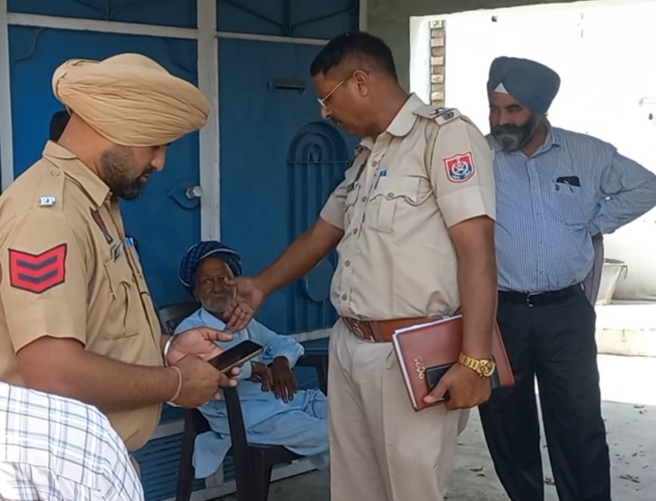 जांच करने के लिए मौके पर पहुंची पुलिस।