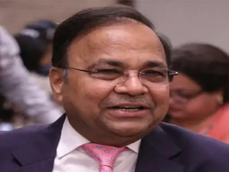 रिटायर्ड IAS विवेक ढांड।